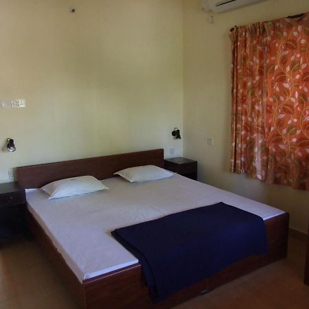 Empire Guest House Calangute Exteriör bild